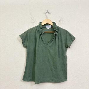 NEVER A WALLFLOWER Vicki Top Blouse Hunter Green SS Ruffled V-Neck